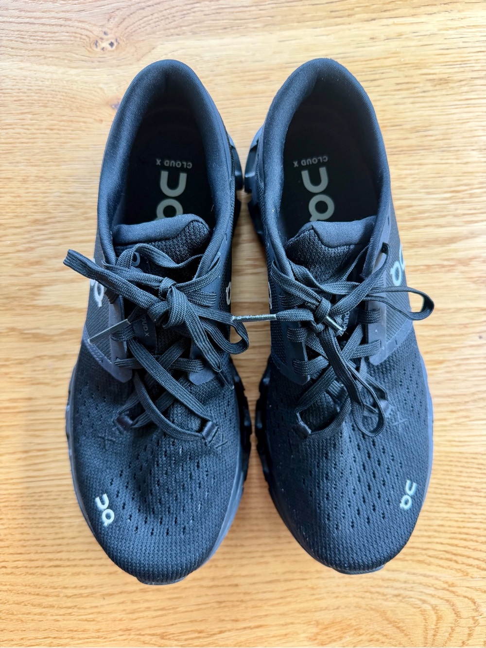 On Cloud Women's Black Cloud Lightweight Running Training Shoe Sneakers - Picture 2 of 11